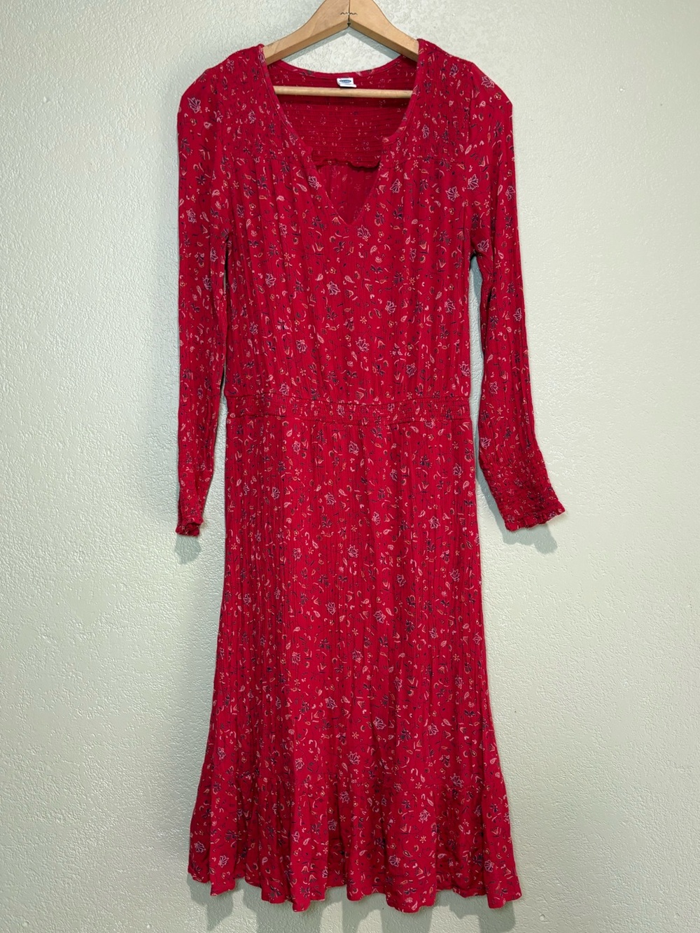Old Navy Red Floral Long-Sleeve V-Neck Knee Length Dress